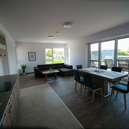 バラトンフェニヴェシュZea Apartmanhazアパートメント エクステリア 写真