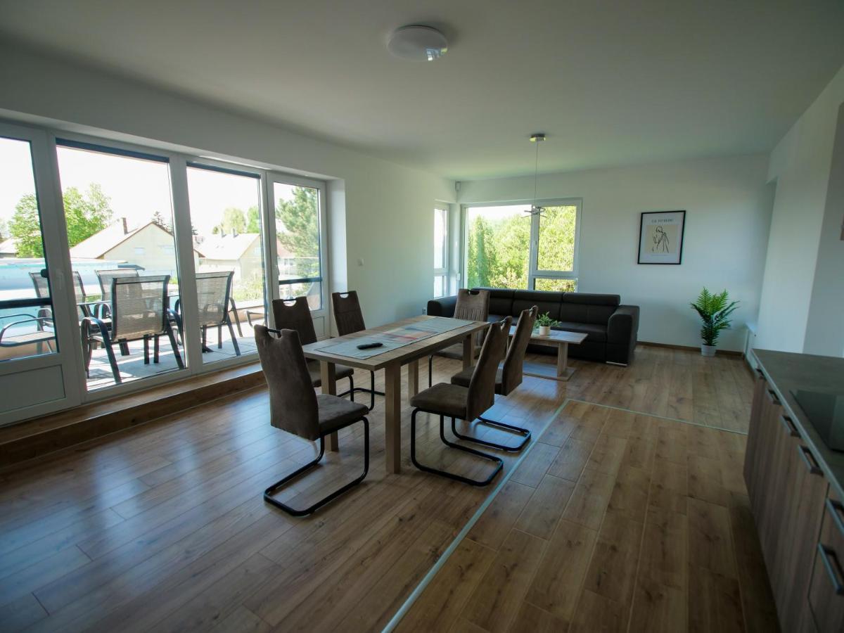 バラトンフェニヴェシュZea Apartmanhazアパートメント エクステリア 写真