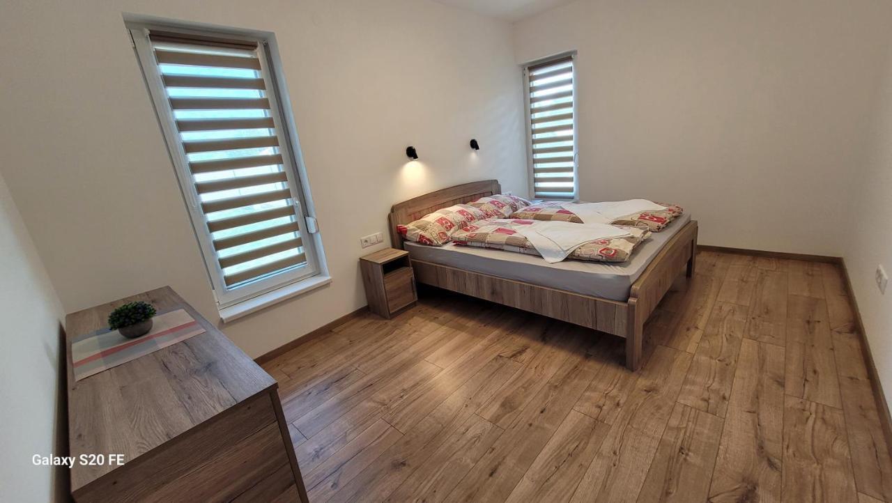 バラトンフェニヴェシュZea Apartmanhazアパートメント エクステリア 写真