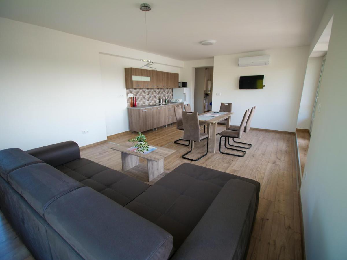 バラトンフェニヴェシュZea Apartmanhazアパートメント エクステリア 写真