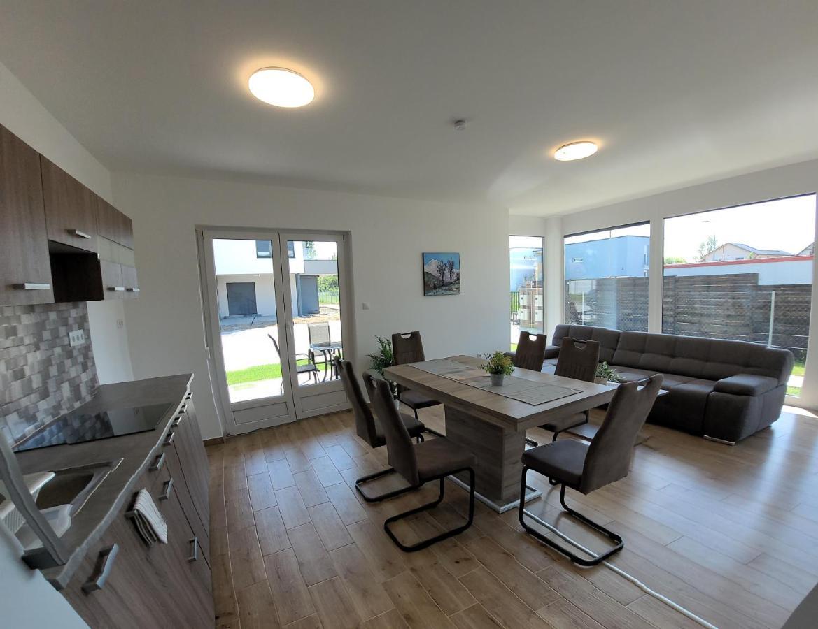 バラトンフェニヴェシュZea Apartmanhazアパートメント エクステリア 写真