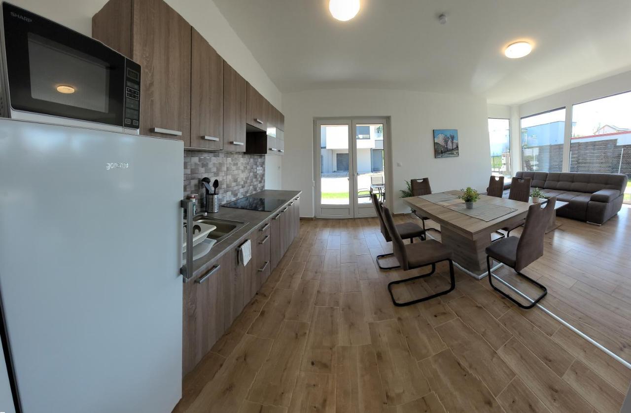 バラトンフェニヴェシュZea Apartmanhazアパートメント エクステリア 写真