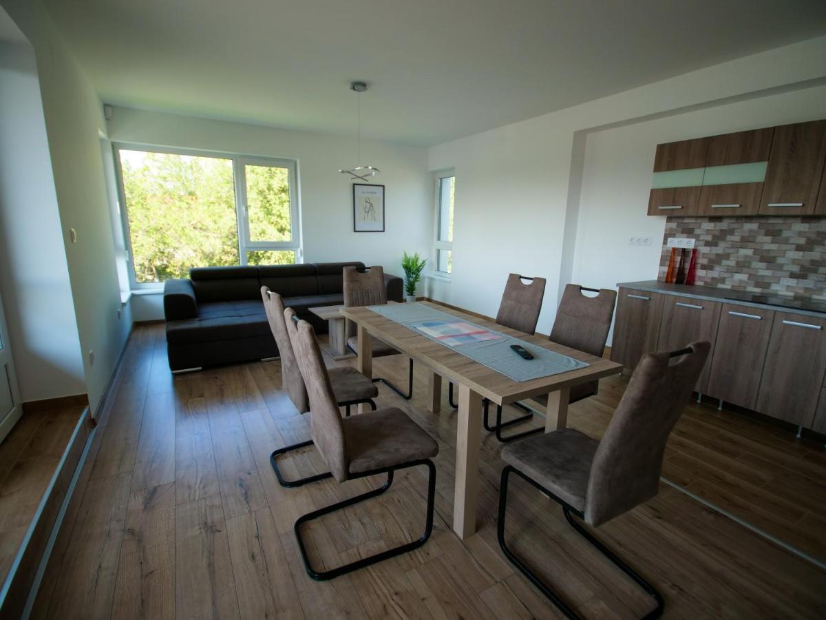 バラトンフェニヴェシュZea Apartmanhazアパートメント エクステリア 写真