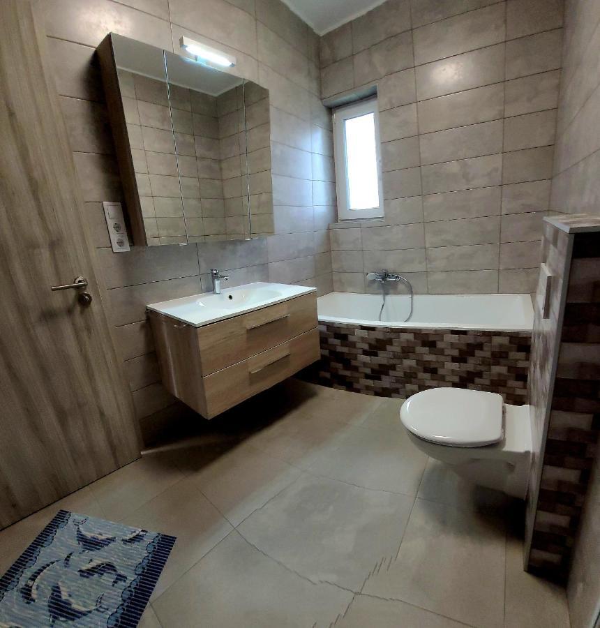 バラトンフェニヴェシュZea Apartmanhazアパートメント エクステリア 写真