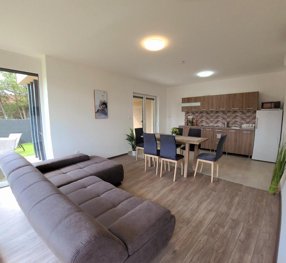 バラトンフェニヴェシュZea Apartmanhazアパートメント エクステリア 写真