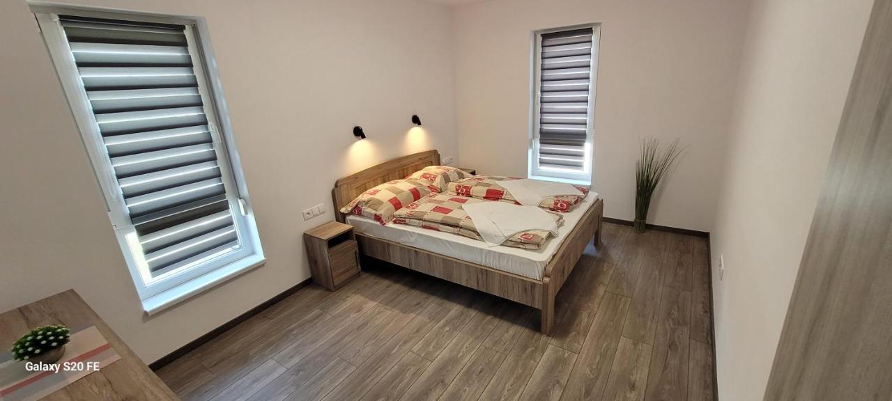 バラトンフェニヴェシュZea Apartmanhazアパートメント エクステリア 写真