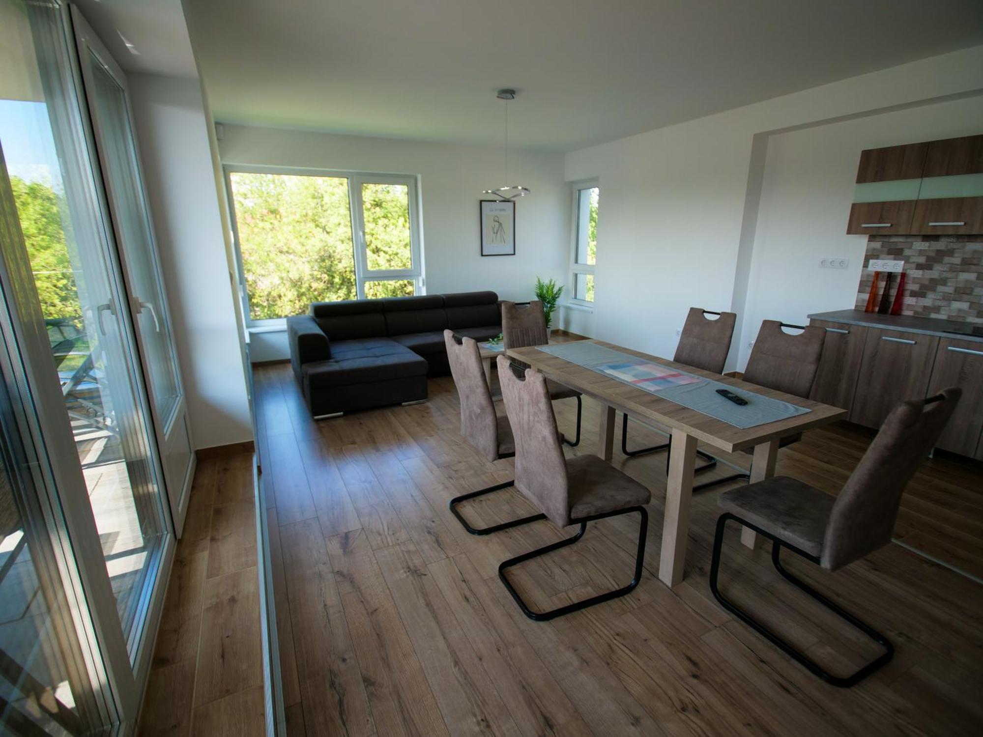 バラトンフェニヴェシュZea Apartmanhazアパートメント エクステリア 写真