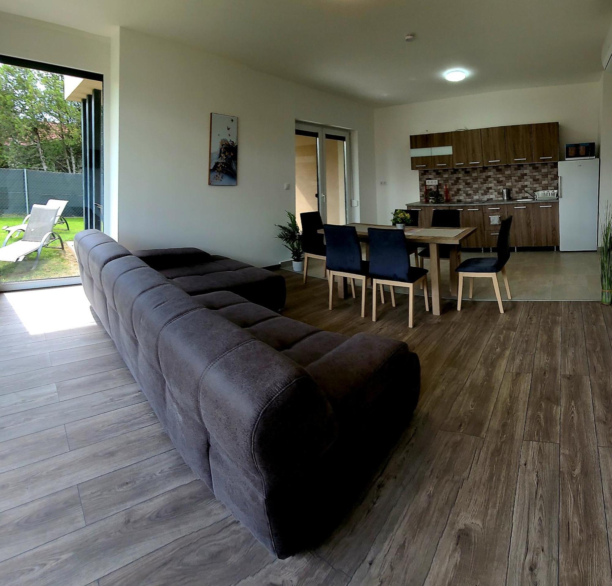 バラトンフェニヴェシュZea Apartmanhazアパートメント エクステリア 写真