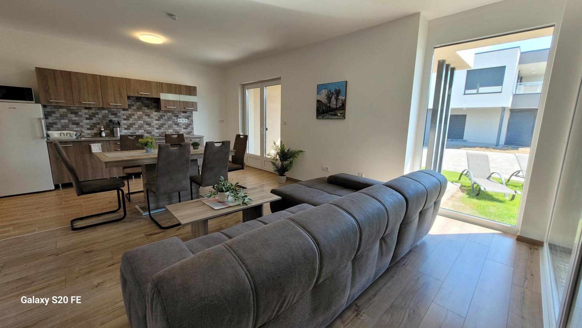 バラトンフェニヴェシュZea Apartmanhazアパートメント エクステリア 写真